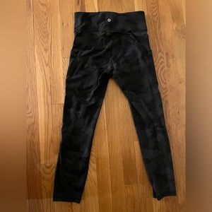 Lululemon Camo leggings!! Size 6! 28 Inch!